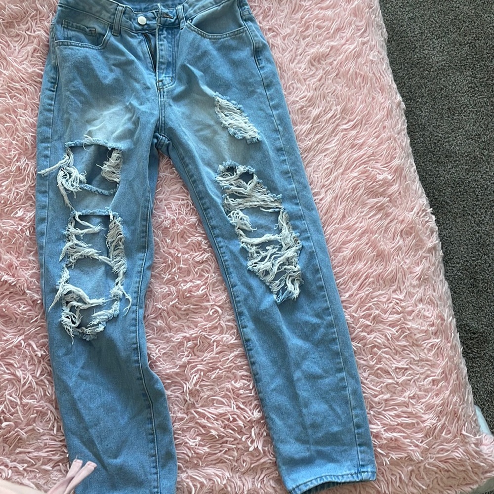 Light wash boyfriend jeans from Shein size small
